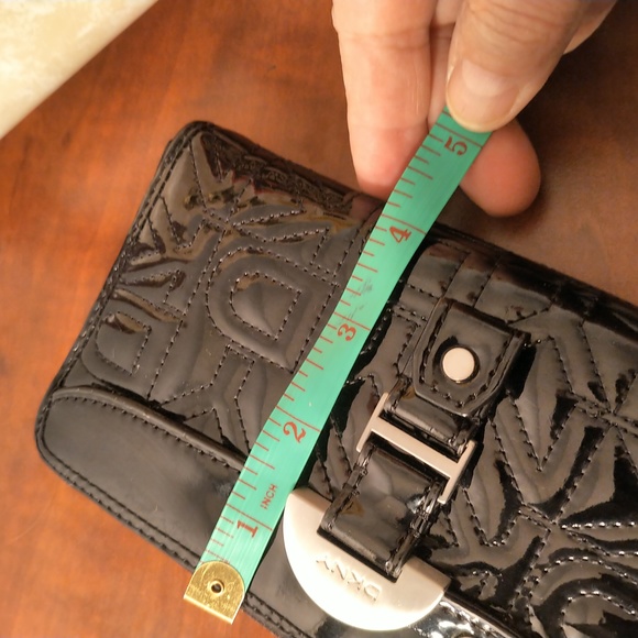 DKNY ladies zip up wallet - Picture 7 of 7